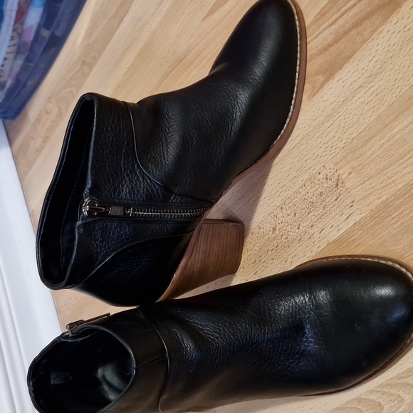 Womens black leather ankle boots - Picture 1 of 6